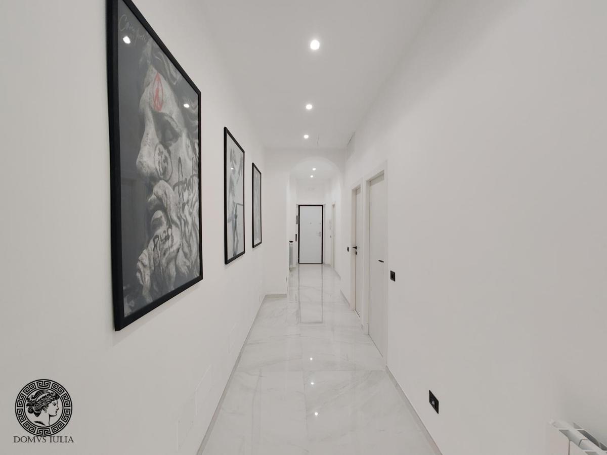 Domus Iulia - Colosseo Рим Экстерьер фото