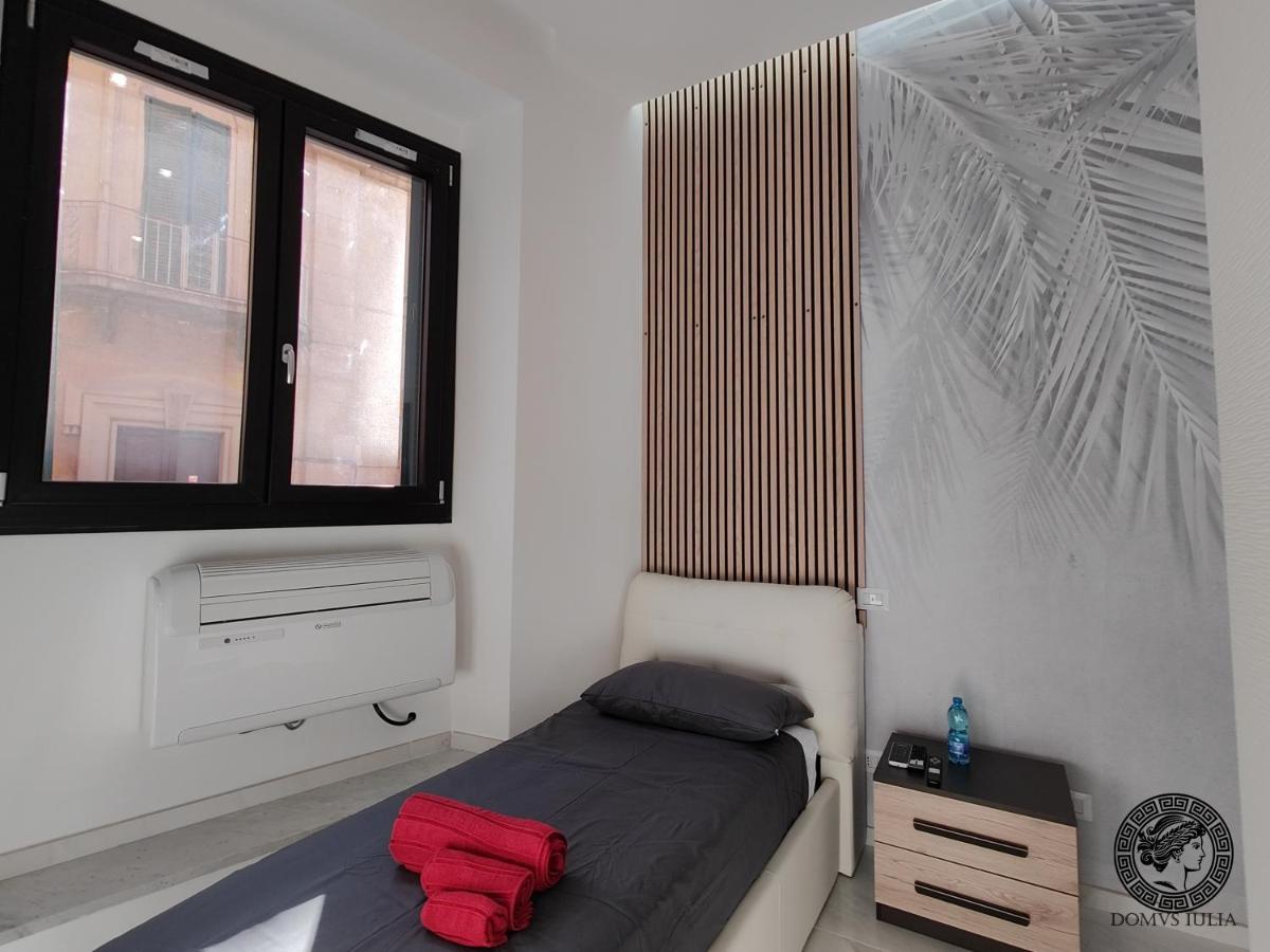 Domus Iulia - Colosseo Рим Экстерьер фото