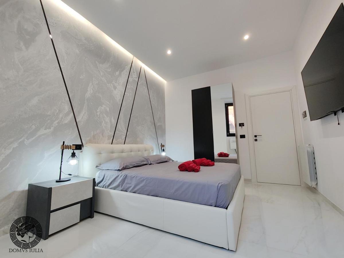 Domus Iulia - Colosseo Рим Экстерьер фото