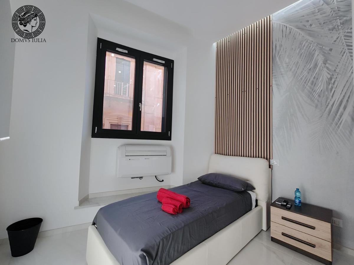 Domus Iulia - Colosseo Рим Экстерьер фото