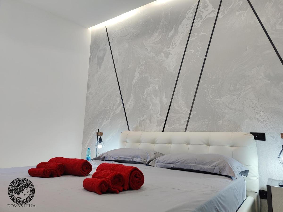 Domus Iulia - Colosseo Рим Экстерьер фото